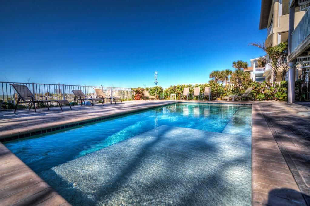 Joyce'S Beachfront #3 Clearwater Beach Exterior photo