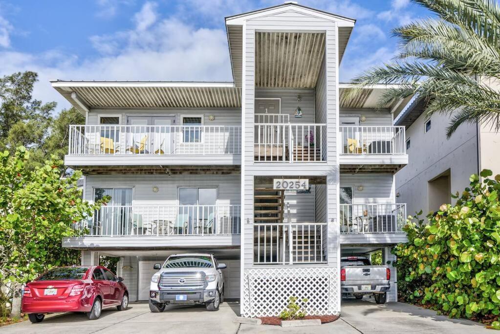 Joyce'S Beachfront #3 Clearwater Beach Exterior photo