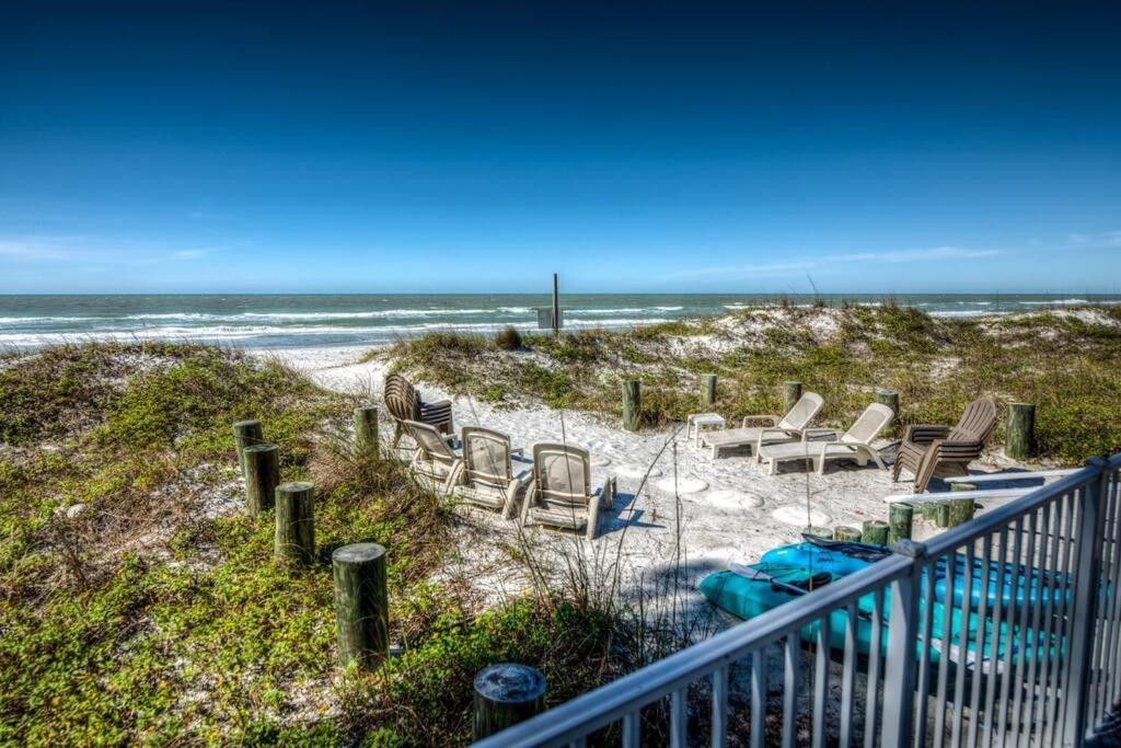 Joyce'S Beachfront #3 Clearwater Beach Exterior photo